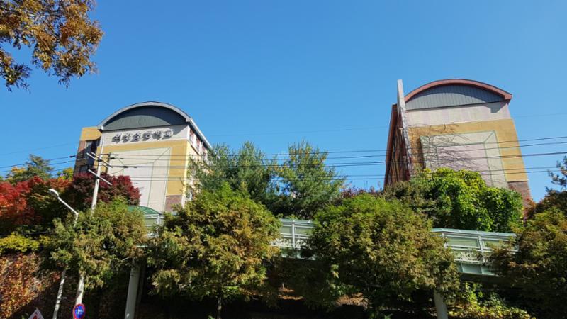 단지 주변에 위치한 의왕초등학교 입니다