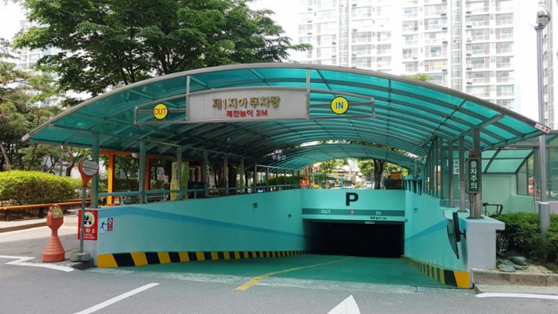장암동아단지 지하주차장 출입구예요