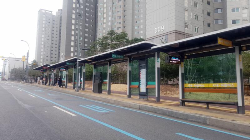 아파트 주변 근접한 버스정류장 입니다