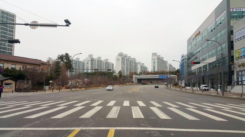 단지와 인접해 있는 와석순환로 도로입니다