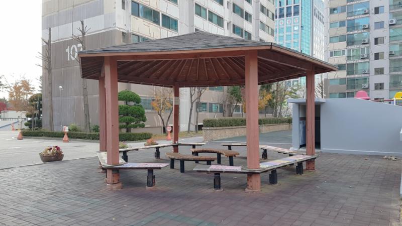 단지 내에서 즐겁고 여유로운 시간을 보낼 수 있는 쉼터 공간이에요