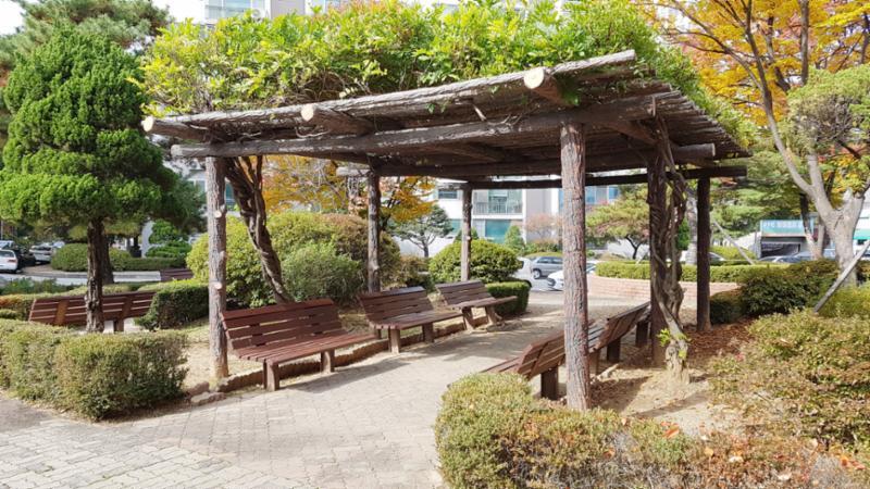 단지 곳곳에 주민쉼터가 설치되어 있어 입주민들과의 담소 및 휴식을 취할 수 있도록 입주민의 단지생활에 신경 쓴 모습이네요