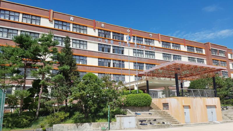 단지 주변에 학교가 위치하여 있습니다