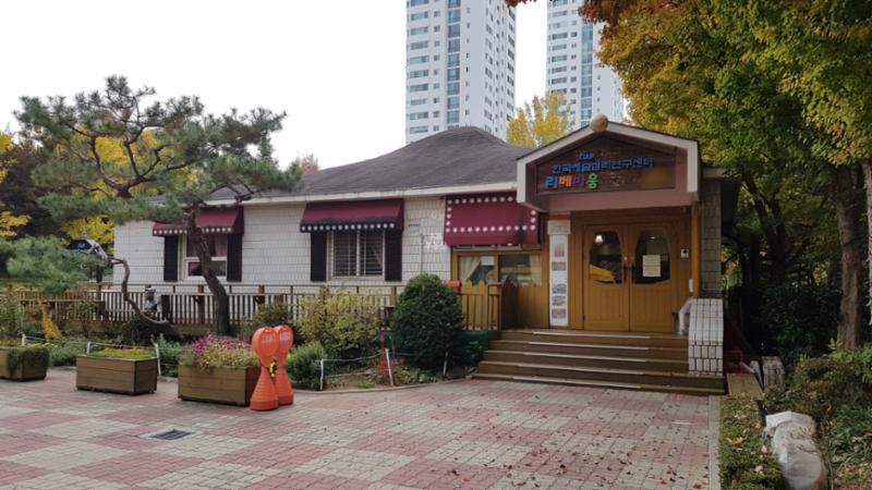 단지 내에 마련된 어린이집이에요