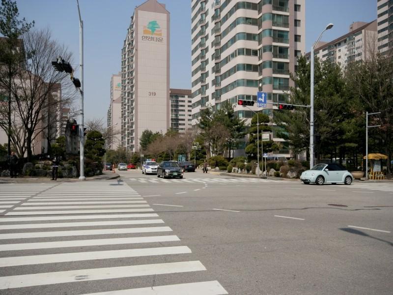 단지동문