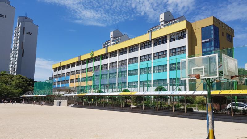 단지에서 배정되는 서당초등학교 입니다