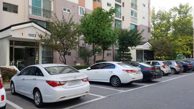 총 1,162대를 주차할 수 있는 지상 주차공간이 마련되어 있어요