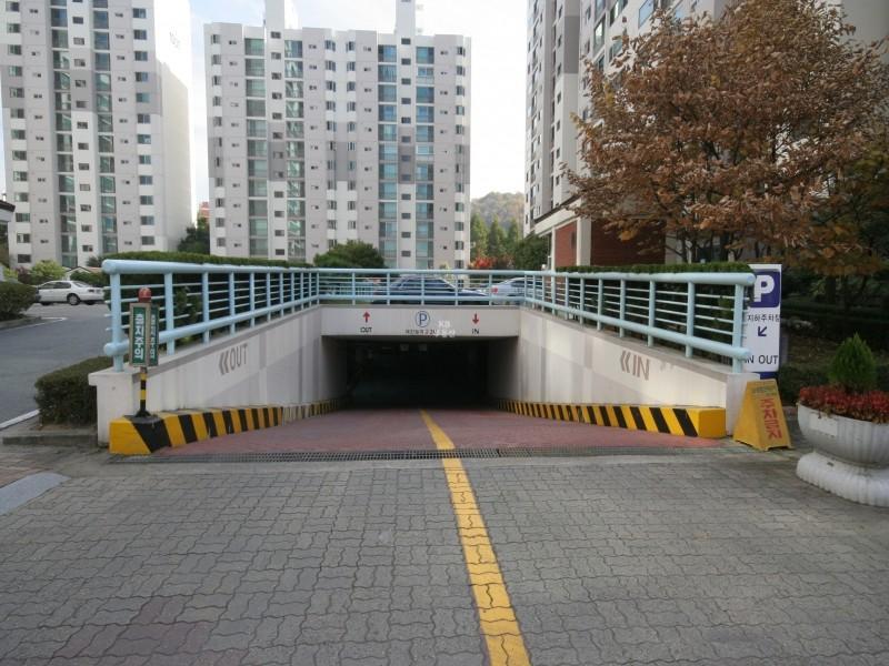 지하주차장입구