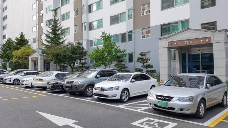 이매동 아름7단지효성아파트의 지상주차장 모습이에요