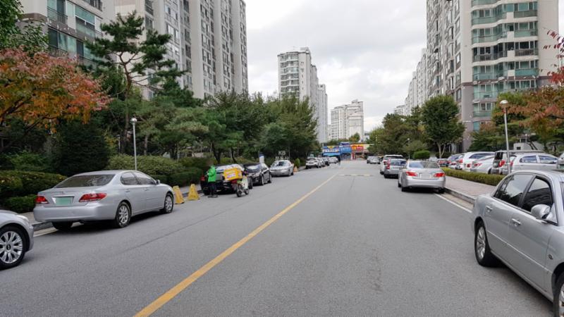 아름1단지건영 단지 내 진출입도로 및 주변 간선도로가 연계성이 좋은 단지 내 도로입니다