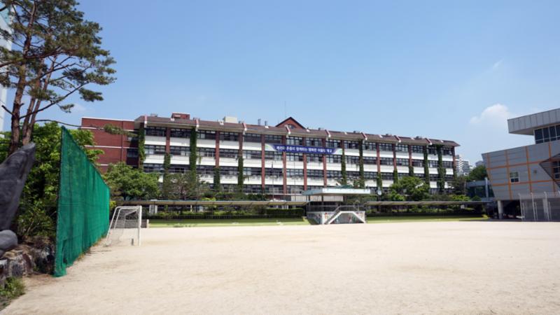 단지 주변에 배정학교인 매송초등학교 입니다