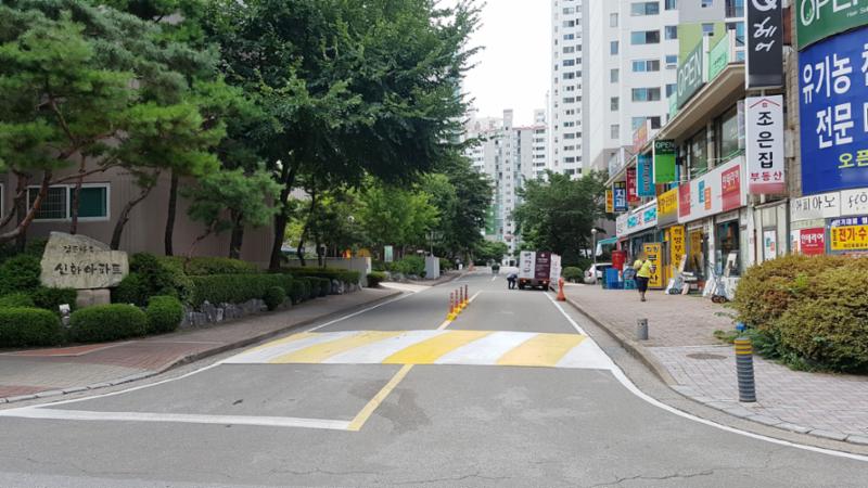 정든신화단지 정문이에요