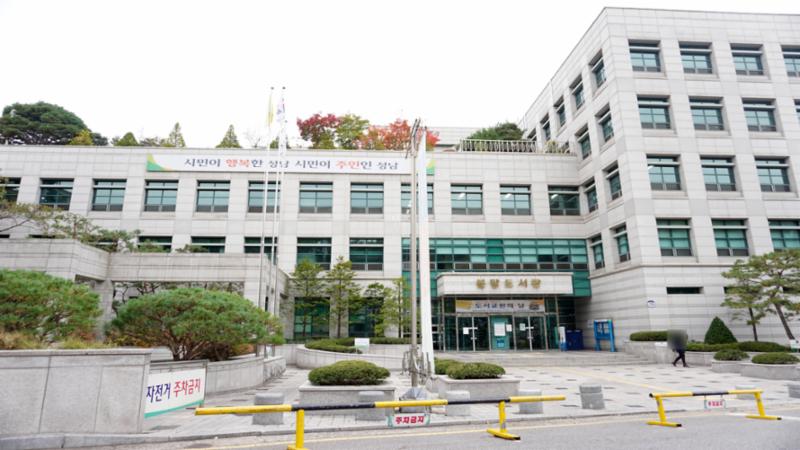 단지에서 인접한 분당도서관 입니다