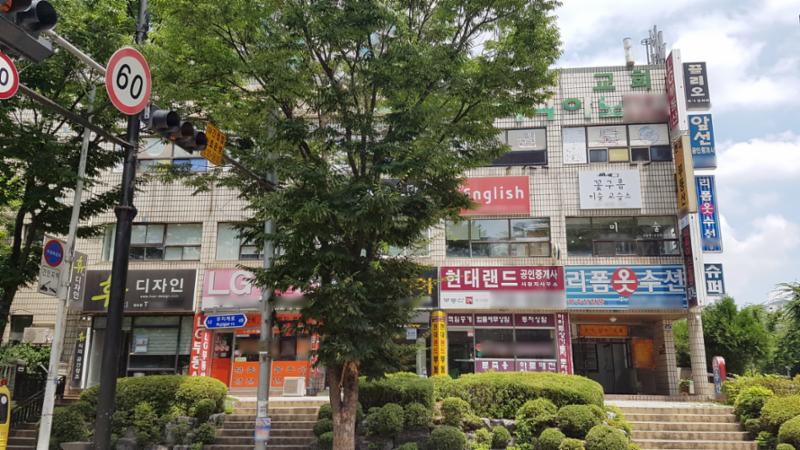 단지 내 상가가 배치되어 있고 다양한 업종의 상가들이 입점해  입주민들이 멀리 가지 않아도 편리하게 이용할 수 있도록 신경 쓴 모습이에요