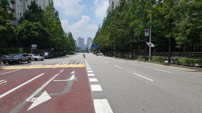 단지 앞에 위치한 구미로 입니다