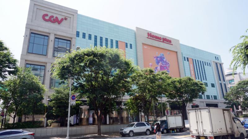 단지 주변에 위치한 홈플러스 분당오리점 입니다
