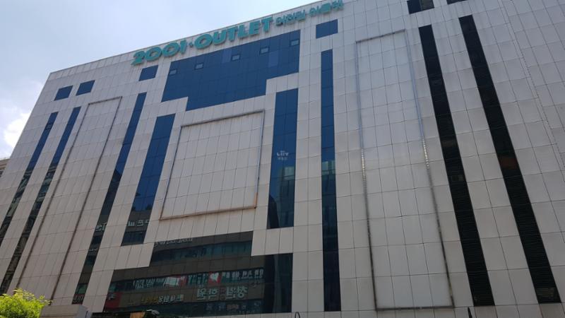 풍부한 쇼핑 인프라와 함께 다양한 여가생활을 즐길 수 있는 문화시설도 갖춰 풍요로운 생활을 누리실 수 있습니다