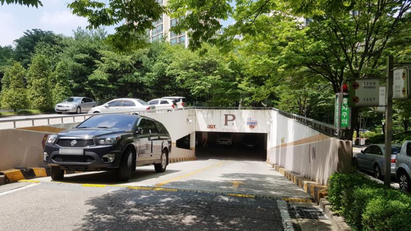 무지개12단지주공단지 지하주차장 입구이에요