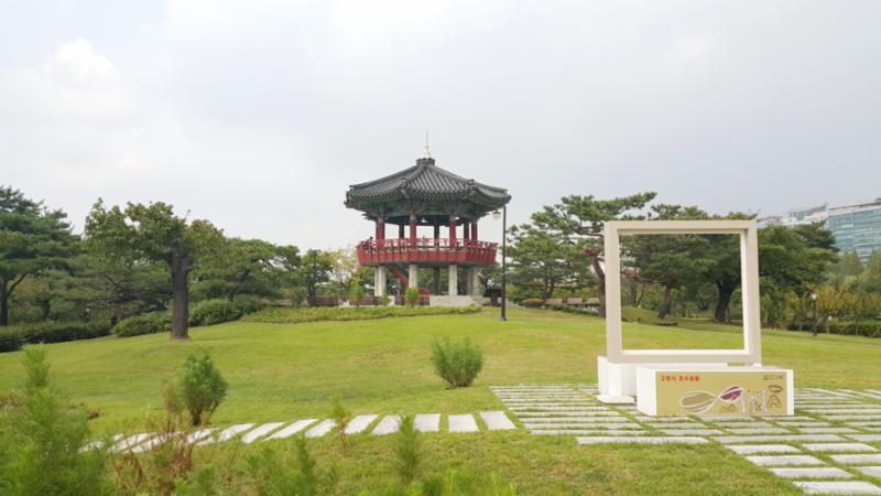 단지 주변으로 일산호수공원이 위치해 있습니다