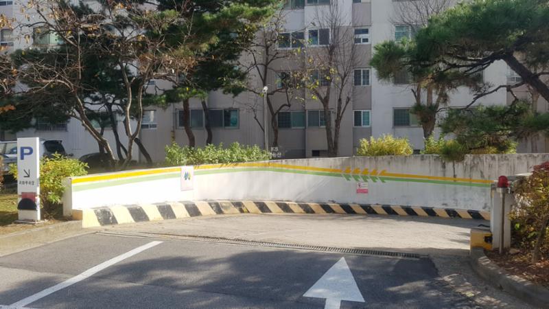 단지 내 지하주차장이에요