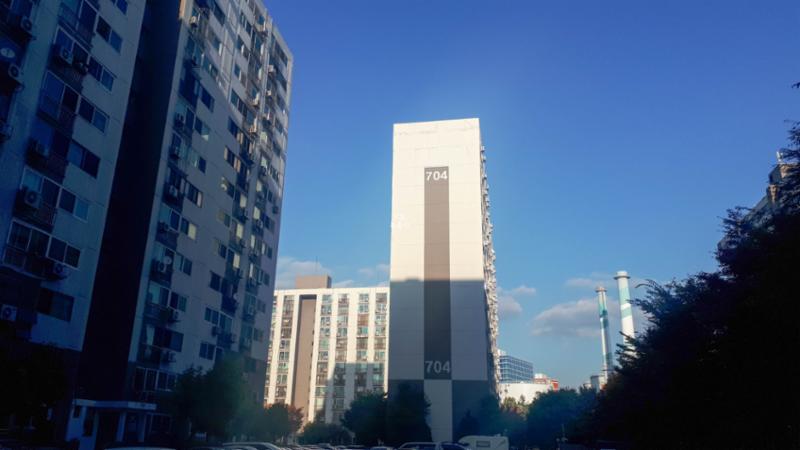 초원7단지부영아파트 특유의 색채와 디자인이 묻어 있는 단지 외형이에요
