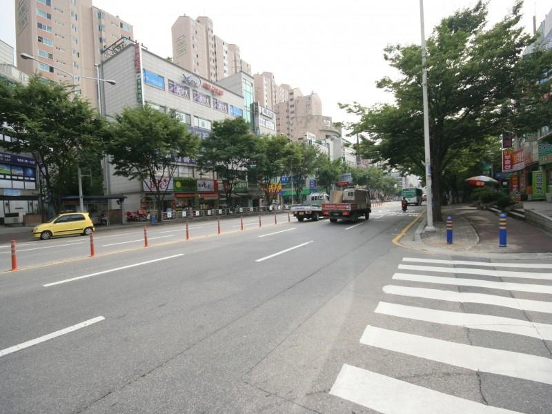 정문앞도로(귀인로)