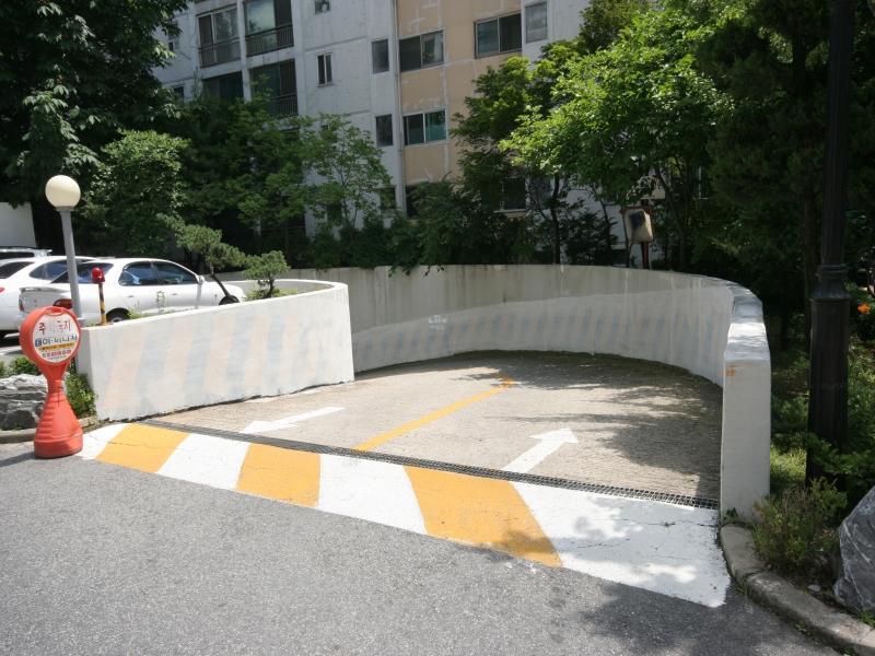 지하주차장입구