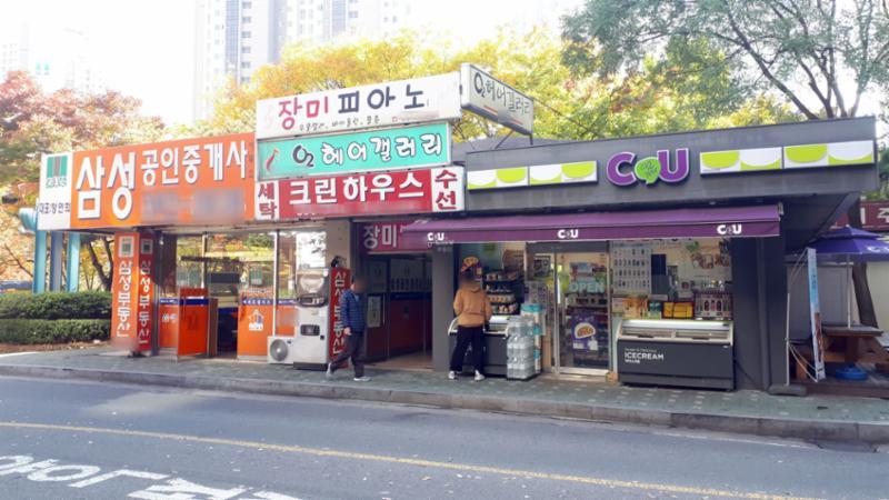 단지 내 상가가 배치되어 있고 다양한 업종의 상가들이 입점해 입주민들이 멀리 가지 않아도 편리하게 이용할 수 있도록 신경 쓴 모습이에요