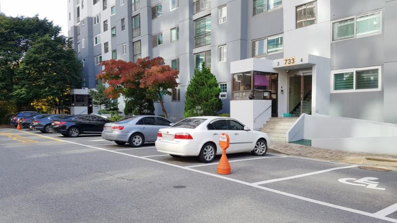 총 1,190대를 주차할 수 있는 지상 주차공간이 마련되어 있어요