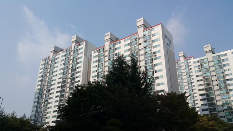 포도삼보영남아파트에서 지하철 7호선 부천시청역이 인접해 있어 출퇴근이 편리한 환경을 갖추고 있어요