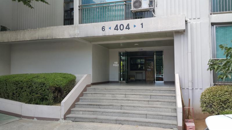 404동 공동 현관입니다