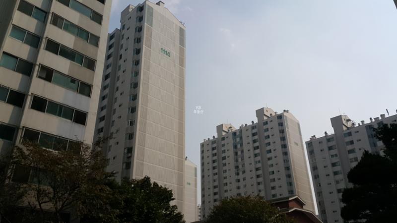 또, 단지 주변으로 쾌적한 근린공원이 인접해 있어 운동과 여가활동을 보낼 수 있어요