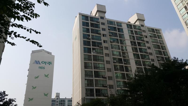 단지 내에 상가와 주변에 다양한 생활 인프라 시설이 인접해 있어 주거환경이 편리해요
