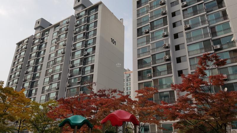 단지 곳곳에 조경이 조성되어 있어 사시사철의 푸르름과 함께 쾌적한 주거환경을 즐길 수 있어요