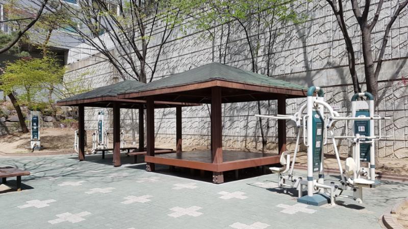 단지 내에 체육시설이 설치되어 있어요