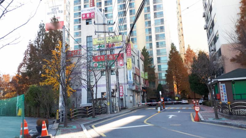 신미주 아파트 단지 정문이에요
