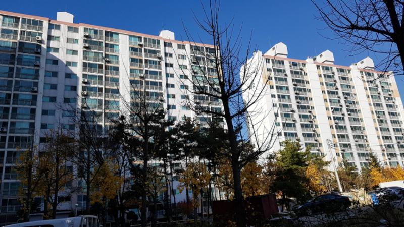 102동 병점성호 아파트 단지전경 이에요