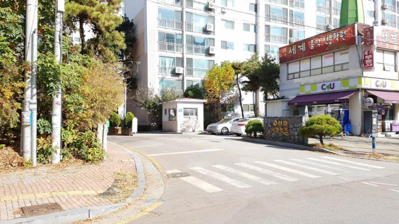 병점성호 아파트 단지 정문이에요