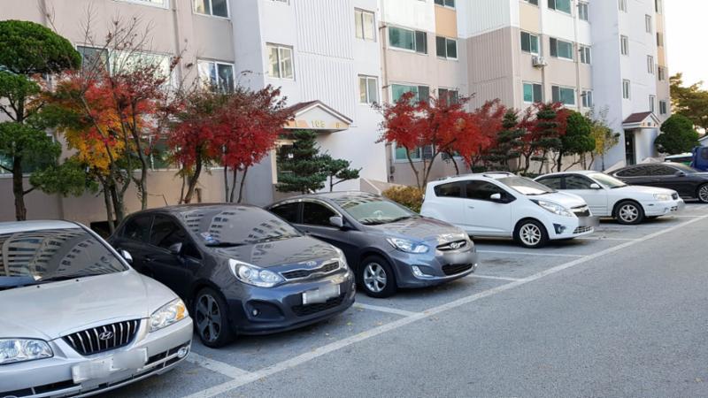 병점성호 아파트 105동 지상 주차장입니다