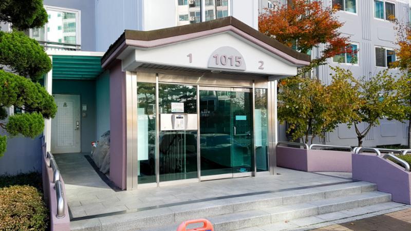 1015동 1층 공용현관이에요