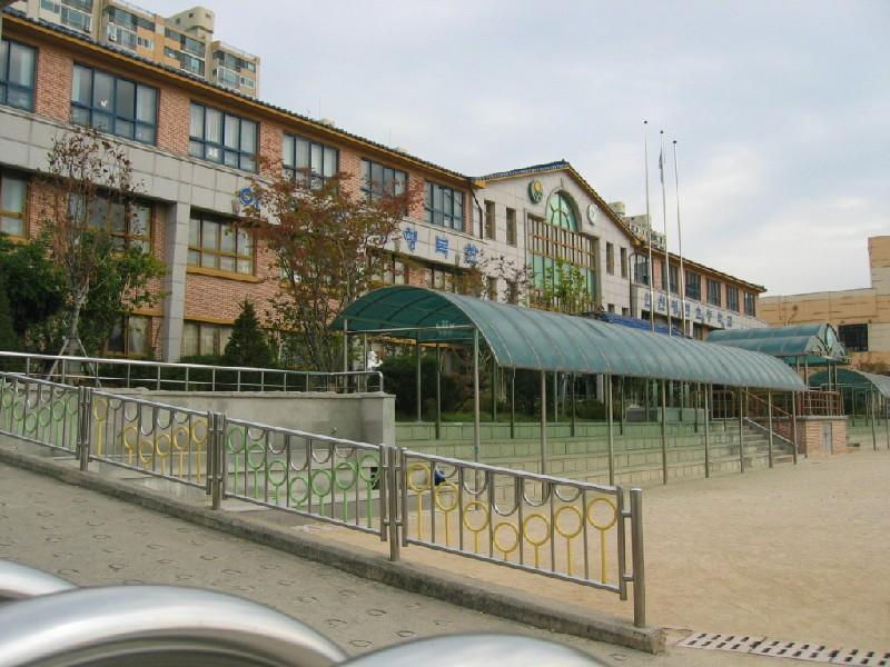 명현초2