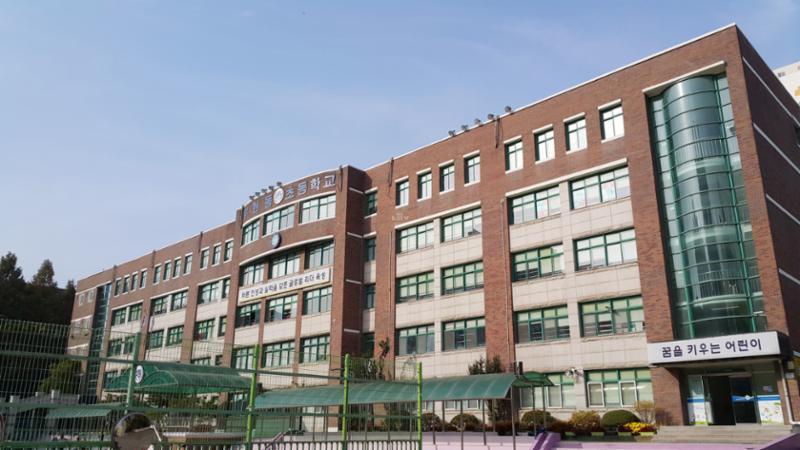 단지 주변으로 배정학교인 부현동초등학교가 있습니다