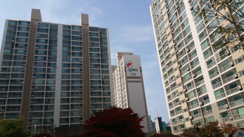 초정마을동아 인근에는 교육, 쇼핑, 공원시설등이 인접해 있어 편리한 주거생활을 누릴 수 있는 단지에요