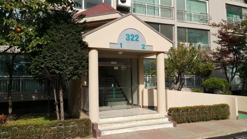초정마을동아 단지 공용현관 이에요