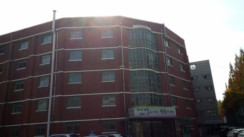 단지 주변으로 배정학교인 병방초등학교가 있습니다