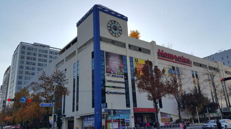 아파트 단지 주변에 위치한 편의시설입니다