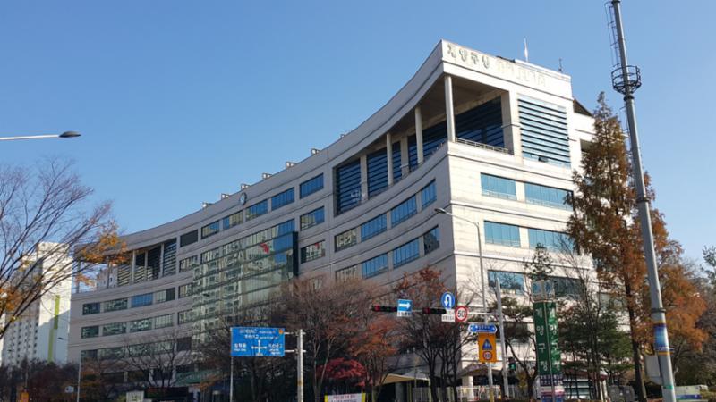 단지 내 관할에 속하는 계양구청으로써 각종 서류발급, 민원을 보다 편안하게 처리 할 수 있는 공공기관으로 보다 편리하게 이용이 가능할 것 같습니다