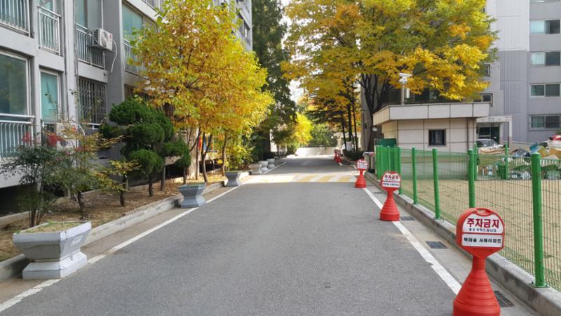 학마을서해 단지 내 진출입도로 및 주변 간선도로가 연계성이 좋은 단지 내 도로에요