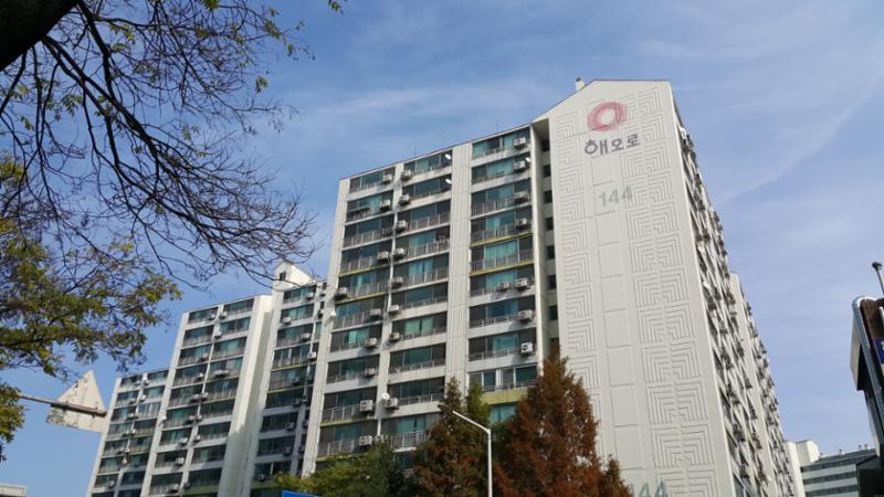 학마을한진 단지 전경이에요 총 1,500세대 총 14개동 최고 15층으로 이루어진 단지에요