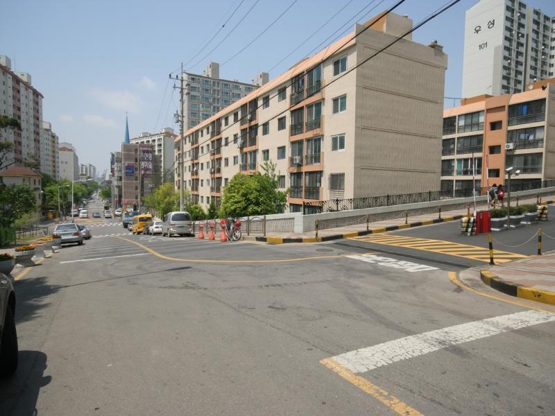 정문앞도로